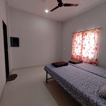 Aadishkti Bhakt Nivas Hotel Tuljapur Exterior photo