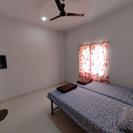 Aadishkti Bhakt Nivas Hotel Tuljapur Exterior photo