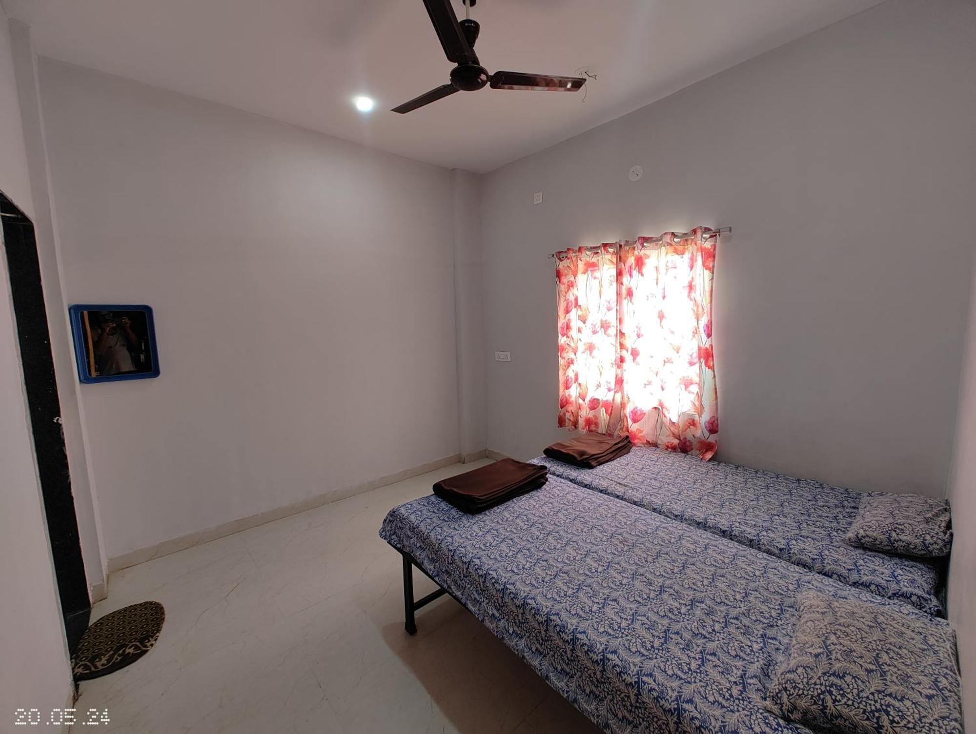 Aadishkti Bhakt Nivas Hotel Tuljapur Exterior photo